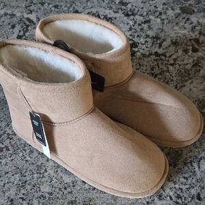 La Vie En Rose Tan Slippers BRAND NEW